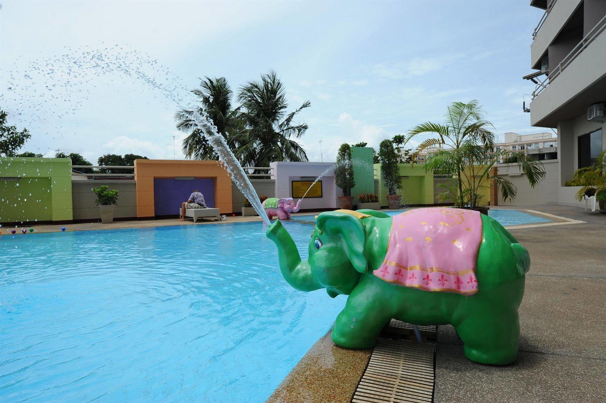 Angket Hip Residence Pattaya Luaran gambar